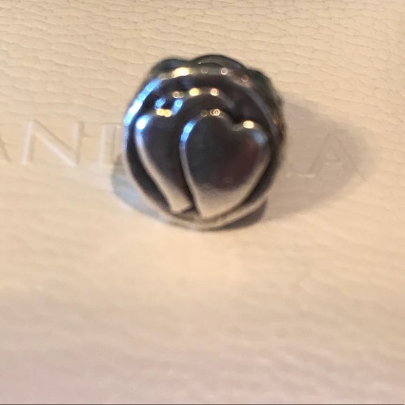 Pandora Retired Celebration Cake - Picture 4 of 4